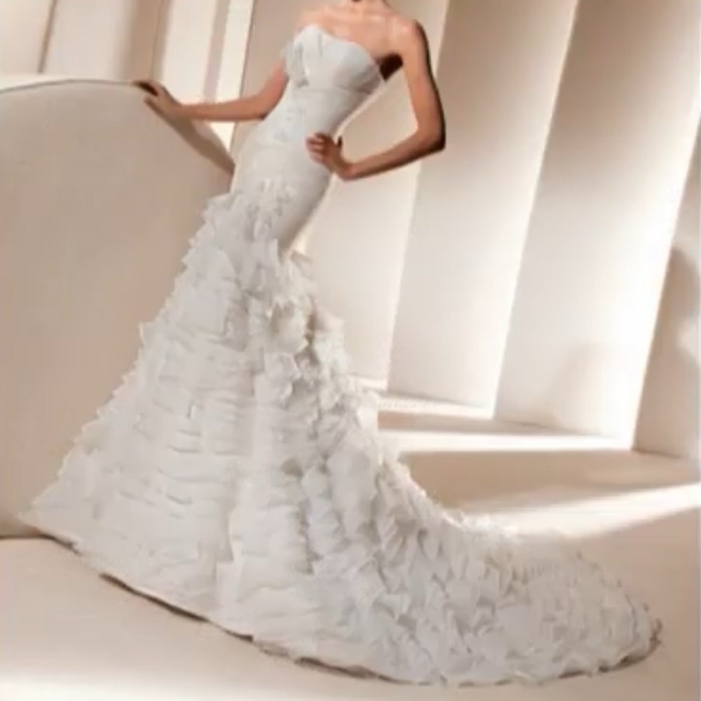 Elegant White Strapless Wedding Dress
